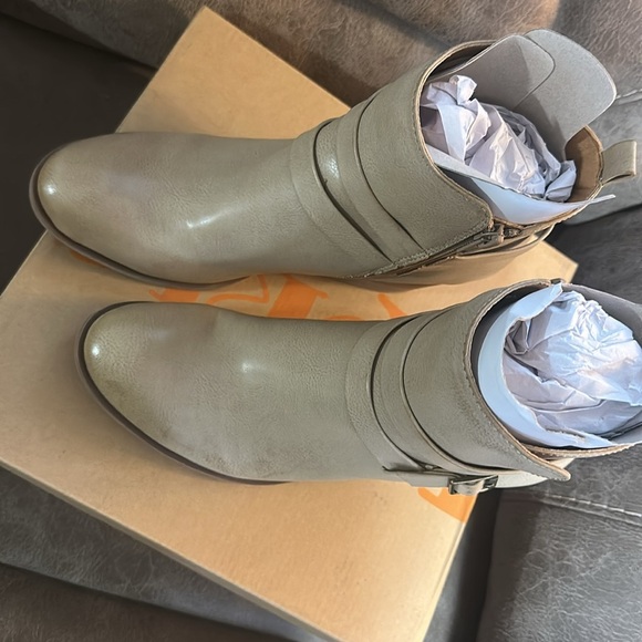 Brand new korks Ankle Boots - Picture 2 of 4